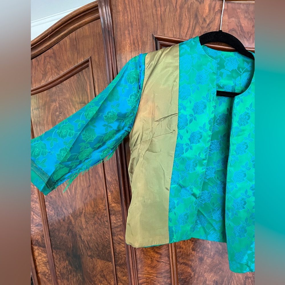 Vintage Green Silk Cropped Jacket with Embossed Blue Roses Jacket Pockets - Picture 6 of 6
